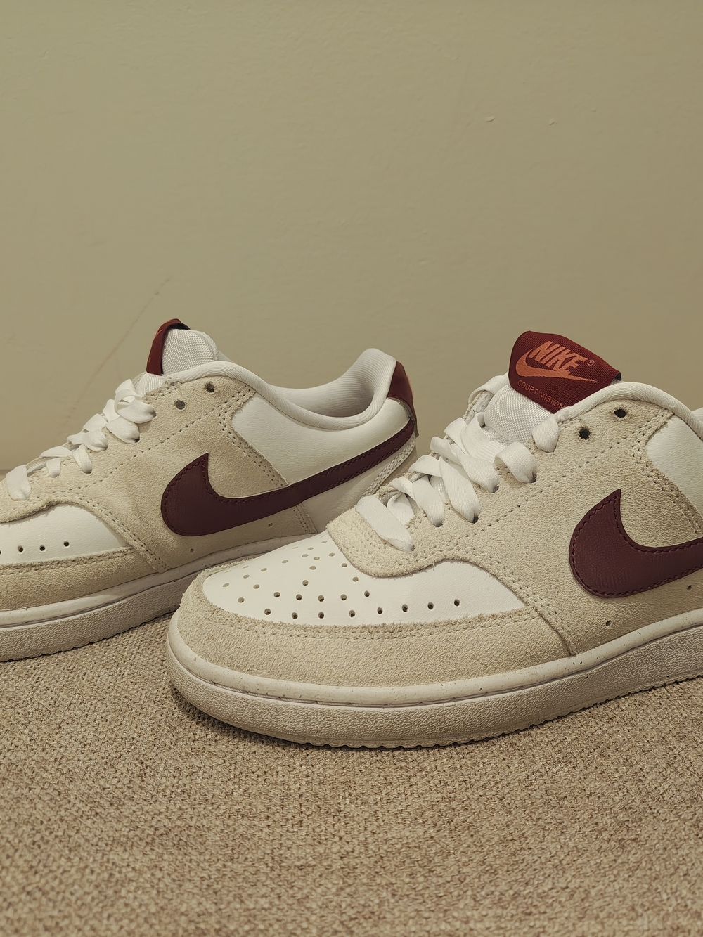 Nike Womens Low-Top Sneakers in White and Burgundy